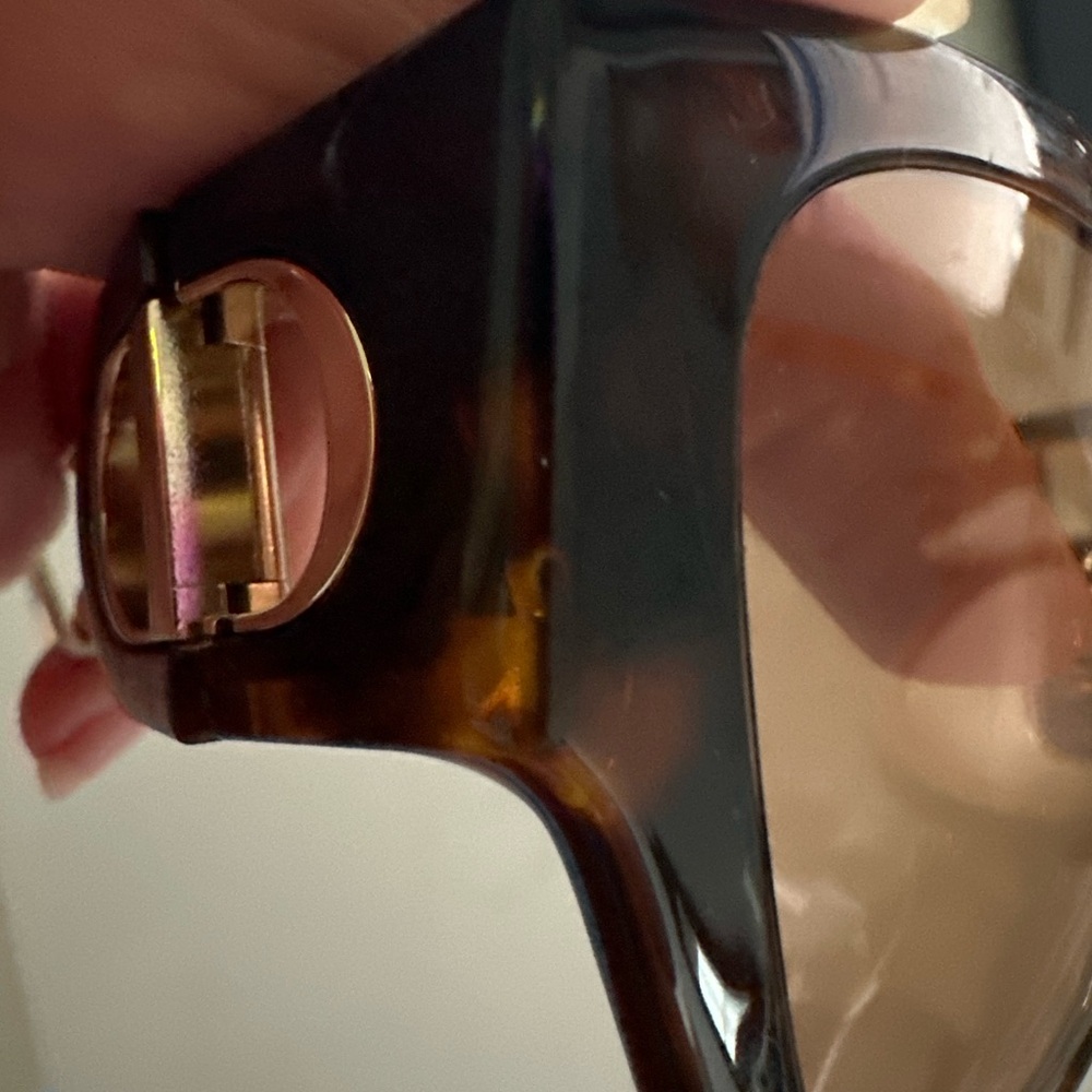 Tortoise Shell Sunglasses - Picture 4 of 7